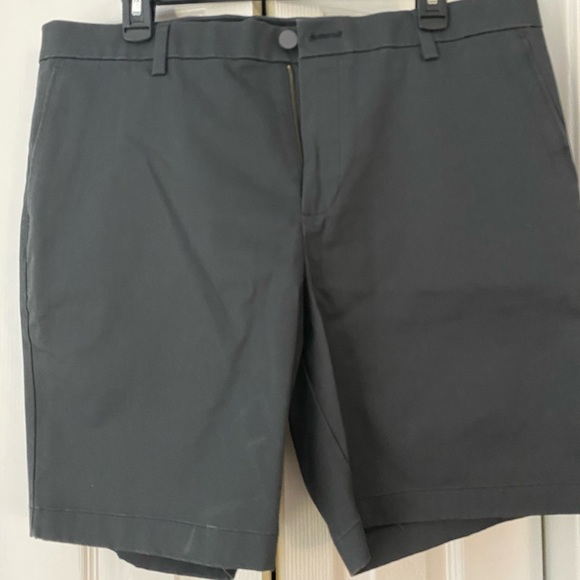 Mens dark gray shorts (36) - Picture 1 of 3